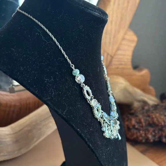 Ayala bar necklace and earring set - Picture 5 of 10